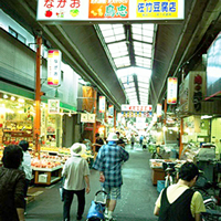 神戸の台所、大安亭市場にて、創業70余年の鶏肉専門店